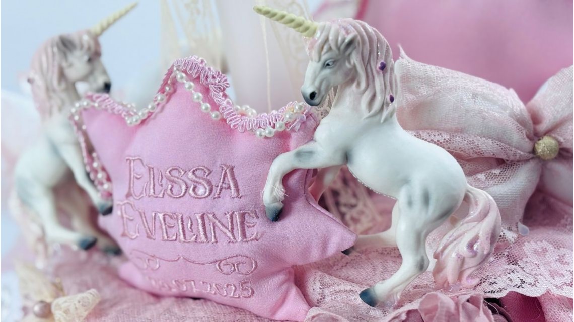 Lumanare de botez cu unicorni brodata cu migala Dusty Unicorns 14